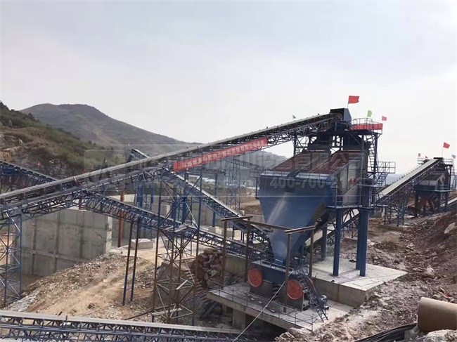 生產(chǎn)線中的ZSJ雙轉(zhuǎn)子制砂整形機(jī)